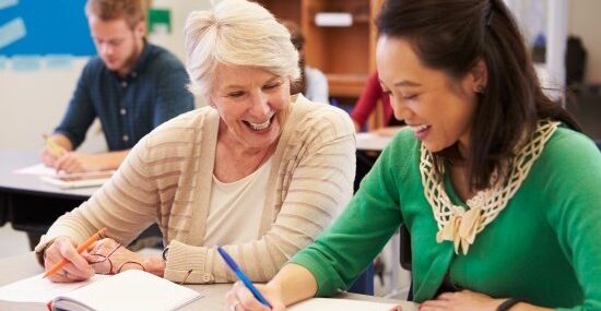 Aplicativo gratuito de alfabetização para adultos: aprenda em casa pelo celular